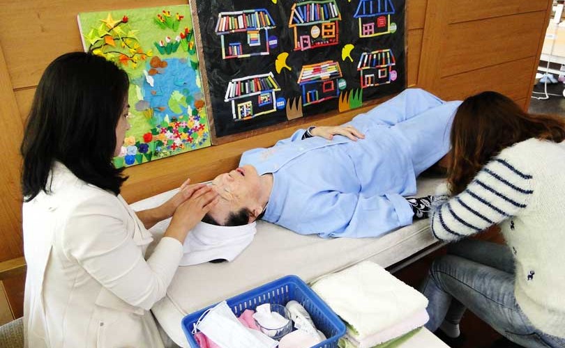 피부미용 및 네일아트 봉사