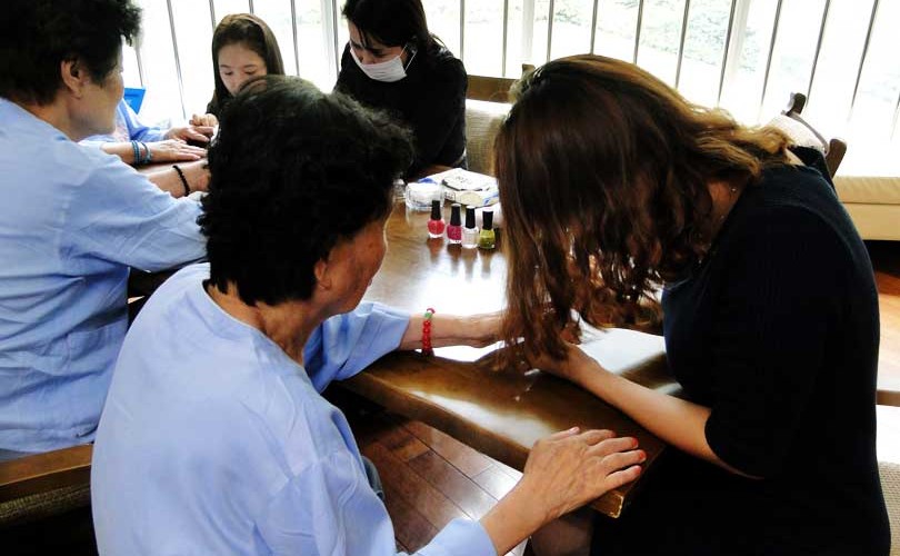 피부미용 및 네일아트 봉사